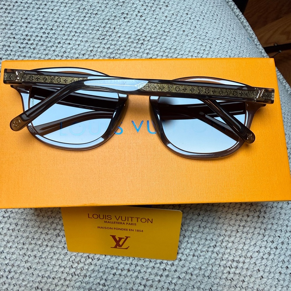 Louis Vuitton Brown Gradient Round Sunglasses NWT - image 9